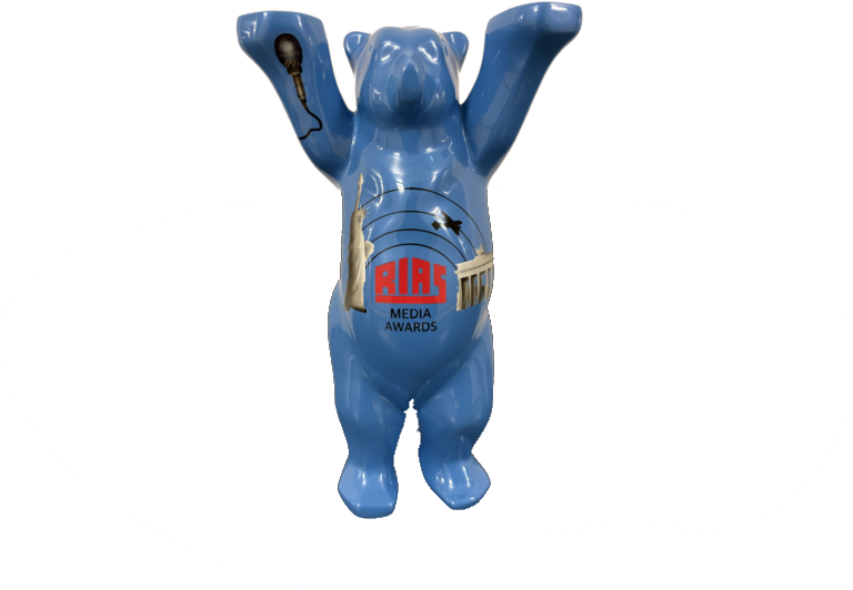 Die Trophäe der RIAS Media Awards: ein blauer Berliner Bär